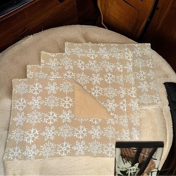 4-piece Placemat Set l Snowflake Design l Cloth l Beige w/ White Snowflakes EUC - Picture 4 of 8